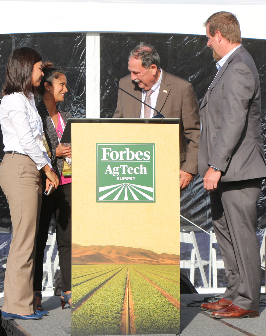 Diane Wu and Poornima Parameswaran of Trace Genomics received the Thrive Overall Innovation Award from Salinas Mayor Joe Gunter and Chris Boody of SVG. The competitive award recognizes a small company doing incredibly disruptive and innovative things. (Credit: Jan Janes Media)